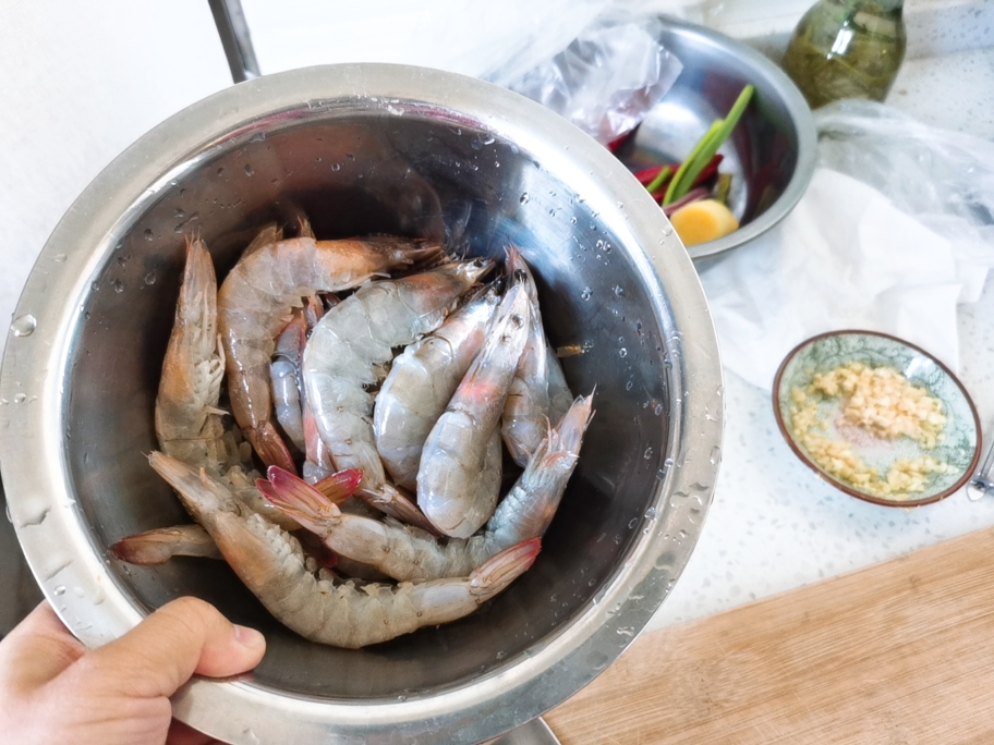 白灼大虾【食材提前处理好，原来是道合格的快手菜】的做法 步骤1