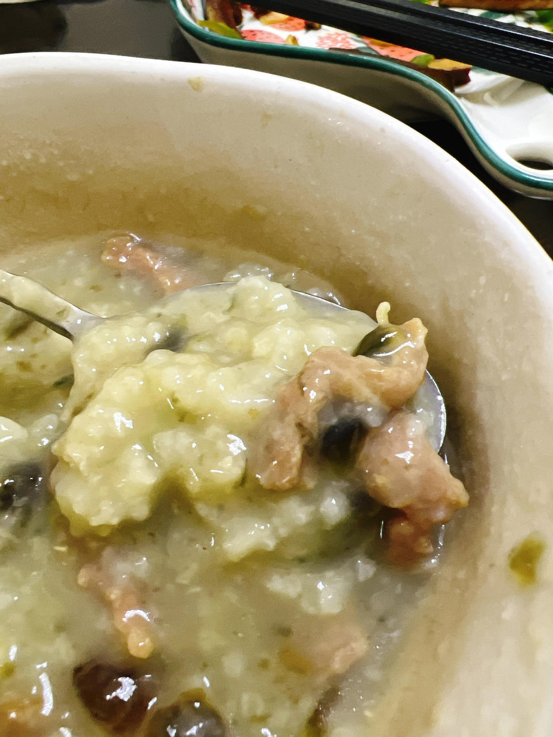 电饭锅皮蛋瘦肉粥