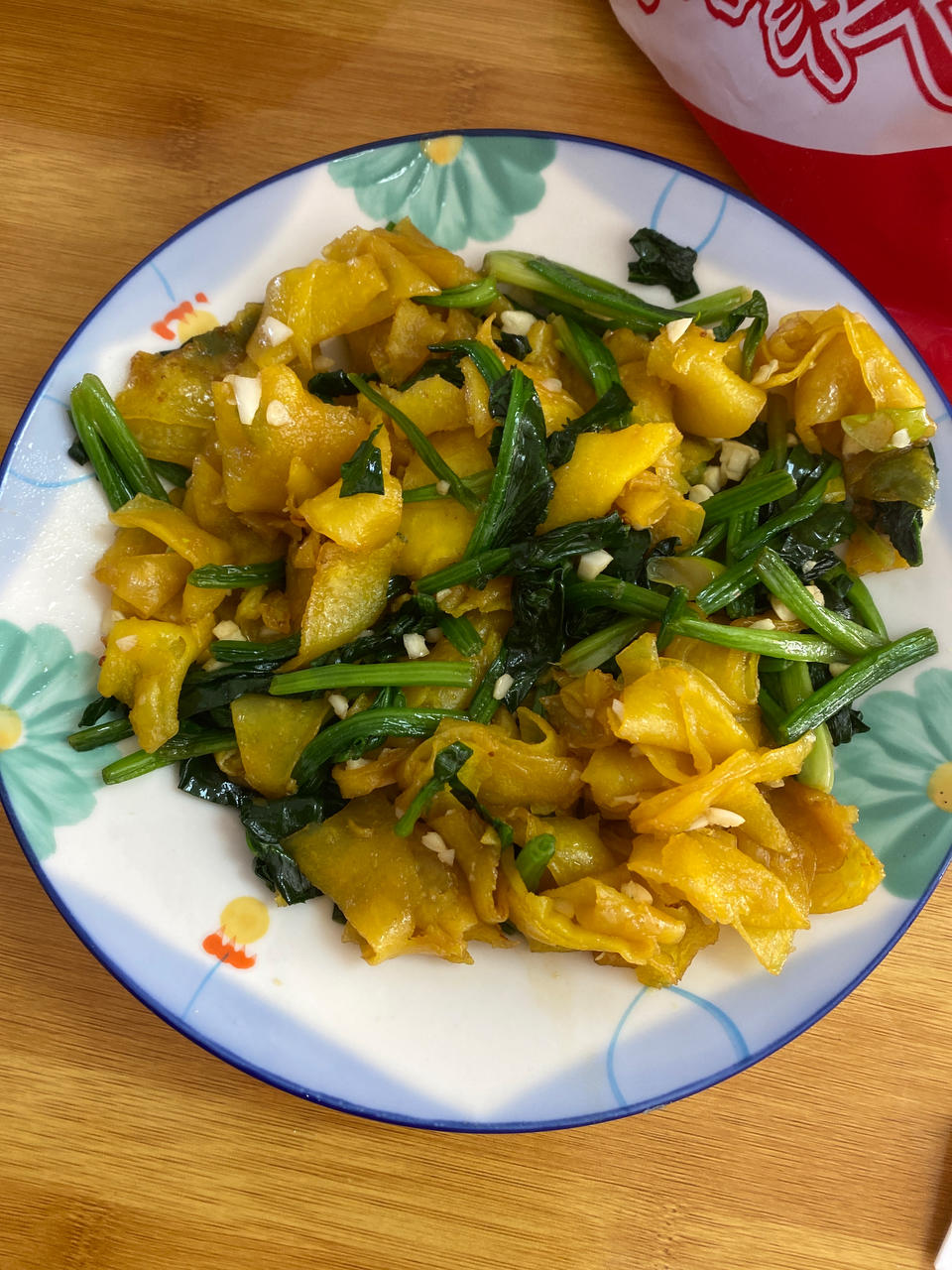 菠菜炒嘎巴