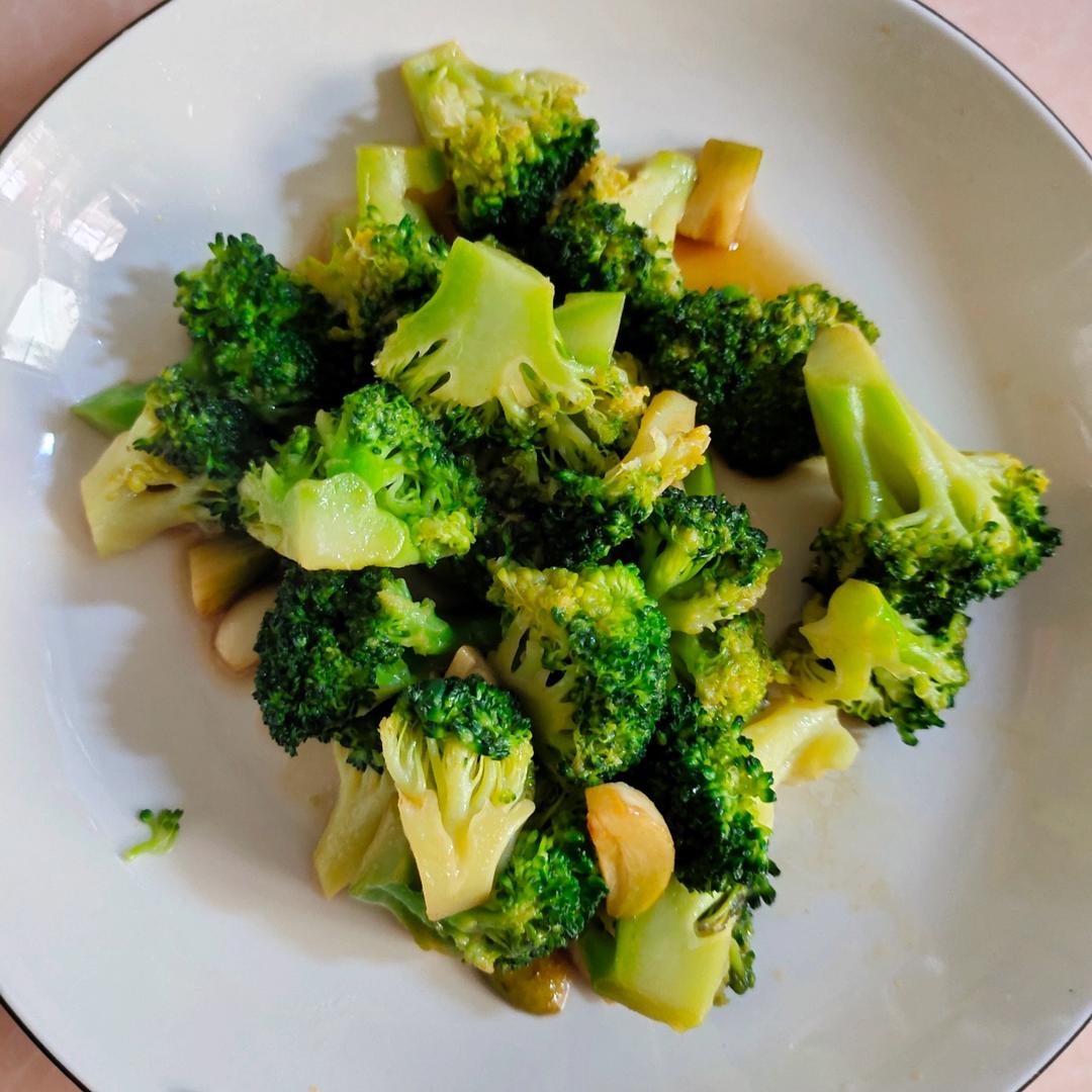 小南酱紫做的蚝油蒜蓉西兰花