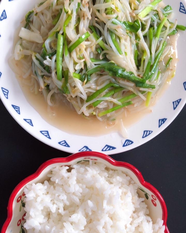 厨师长教你：“炝炒绿豆芽”的家常做法，味道非常赞