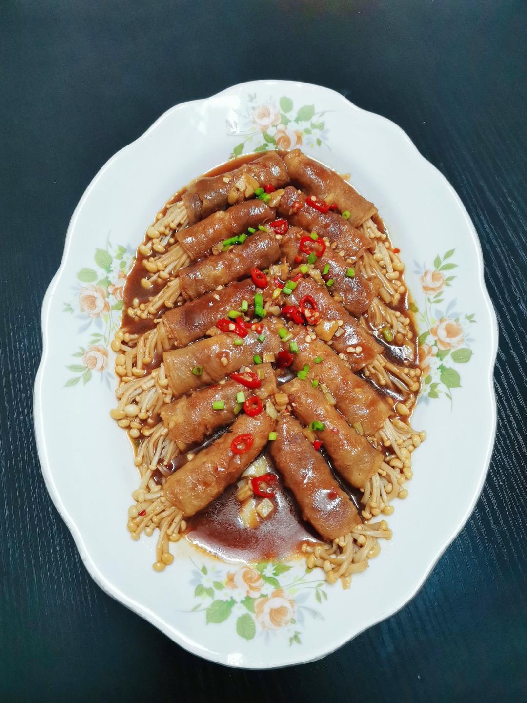 【金针菇肥牛卷】