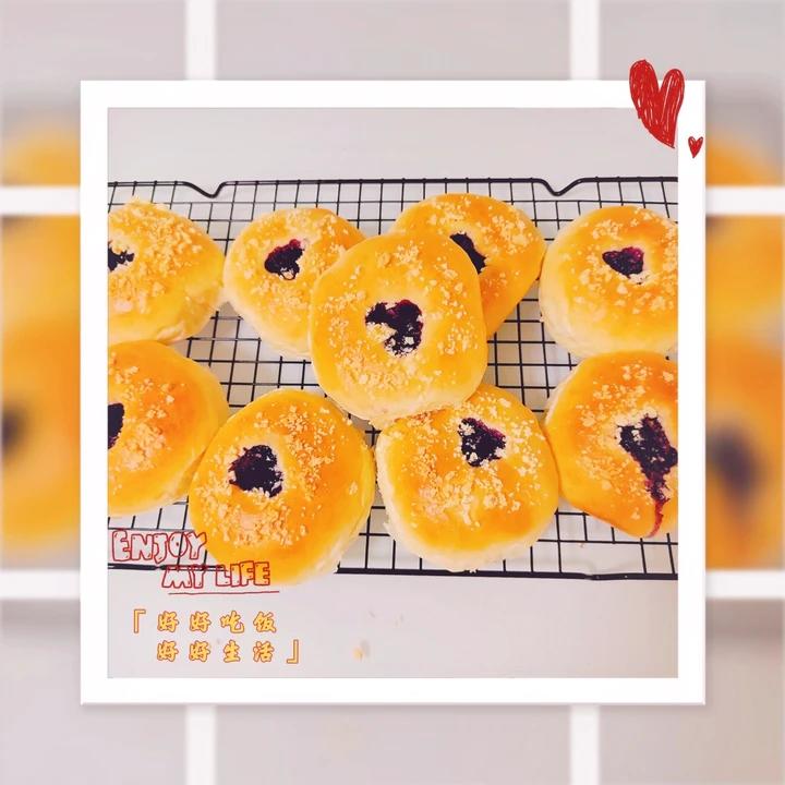 爆浆蓝莓🫐酥粒软面包