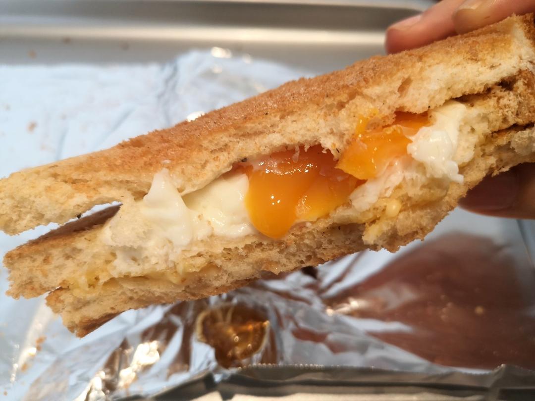 鸡蛋芝士烤吐司