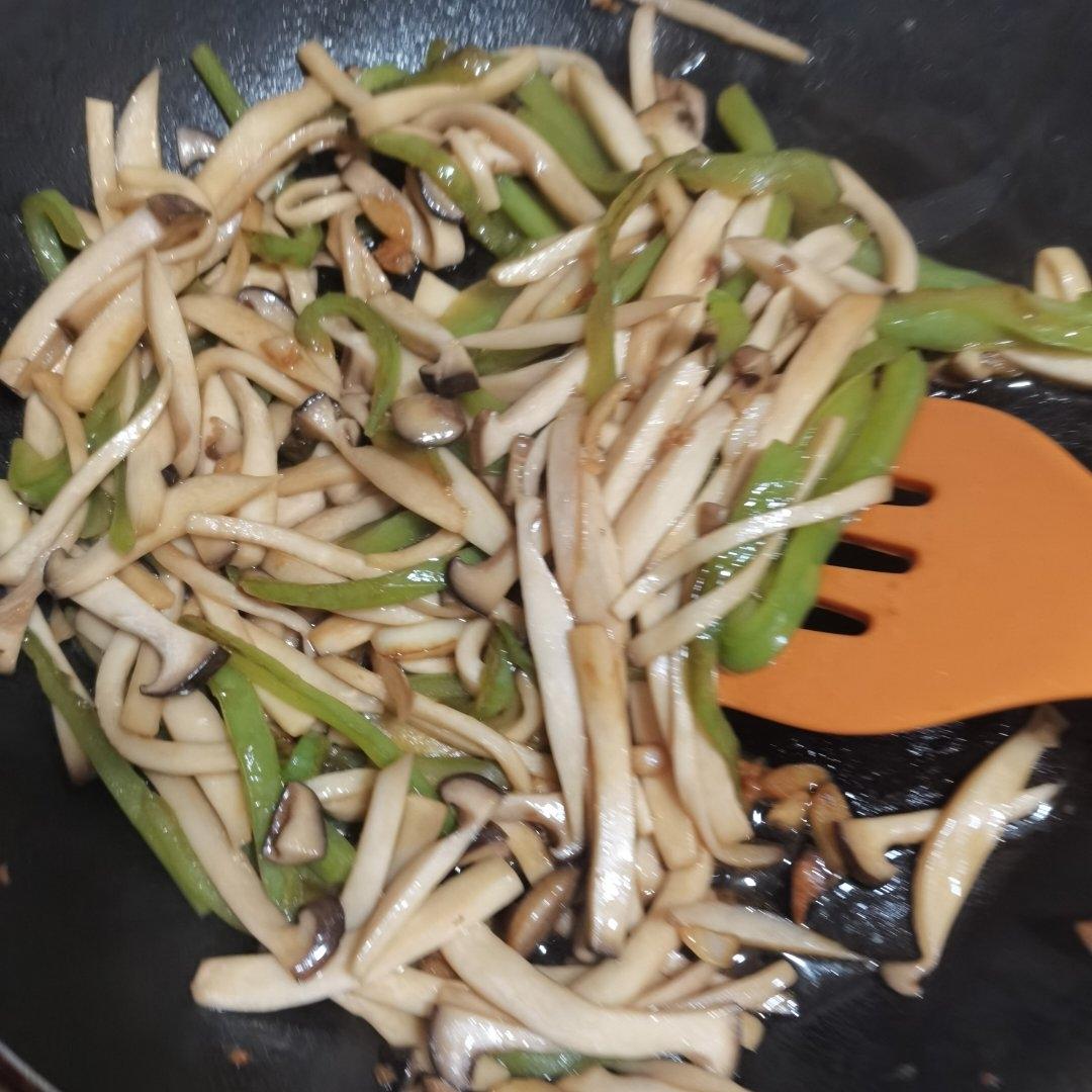 青椒素炒杏鲍菇