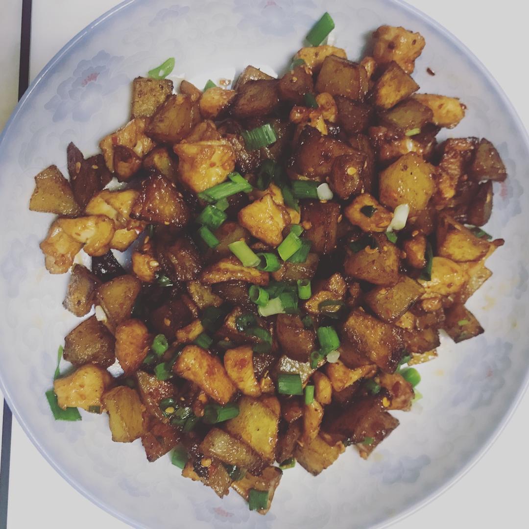 一道怎么做都好吃的干煎土豆鸡丁（红烧，咖喱，椒盐，孜然）