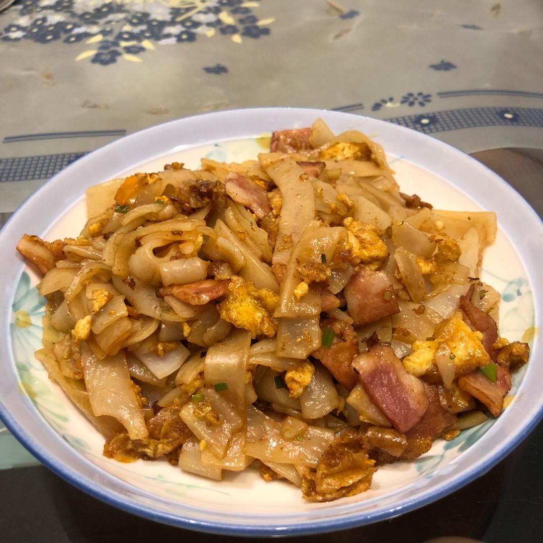 作品 angelaxianxian做的午餐2018年8月20日比起外卖的炒河粉, 自己做