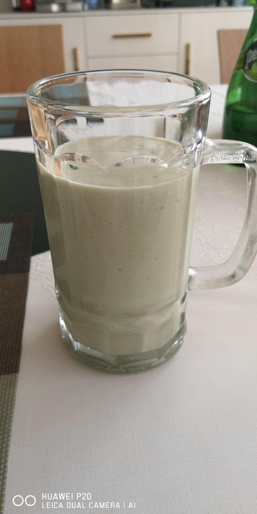 牛油果香蕉奶昔