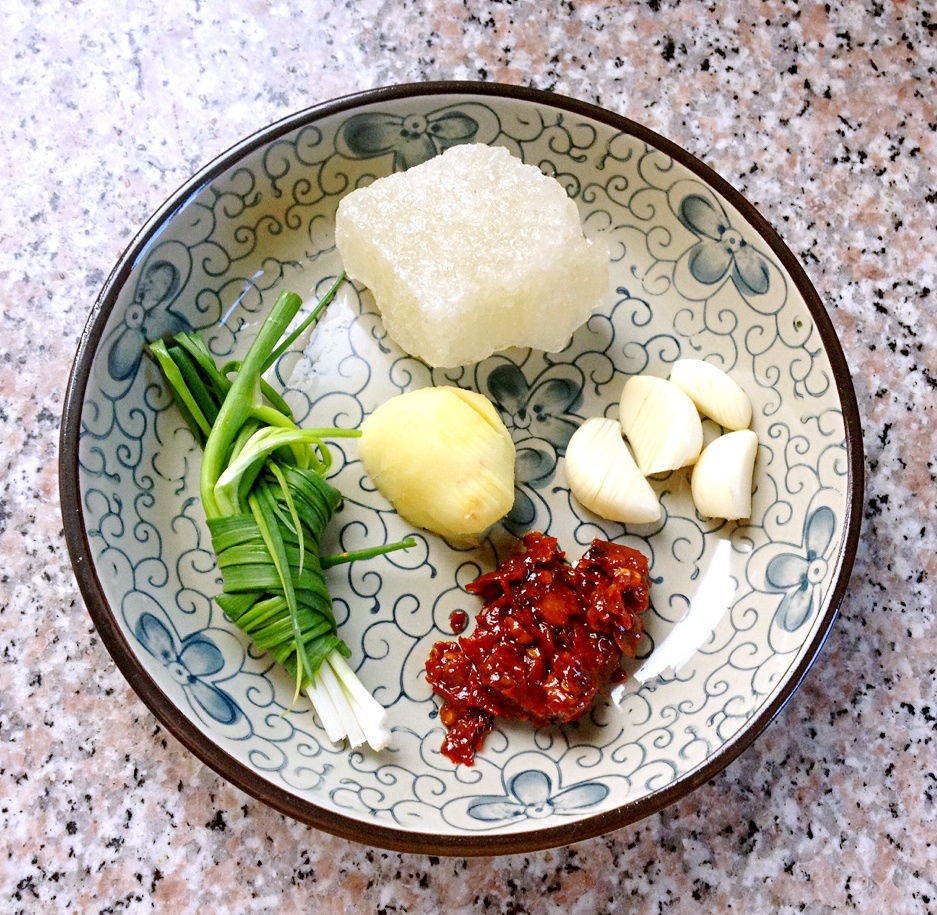 昂刺鱼炖臭豆腐的做法 步骤4