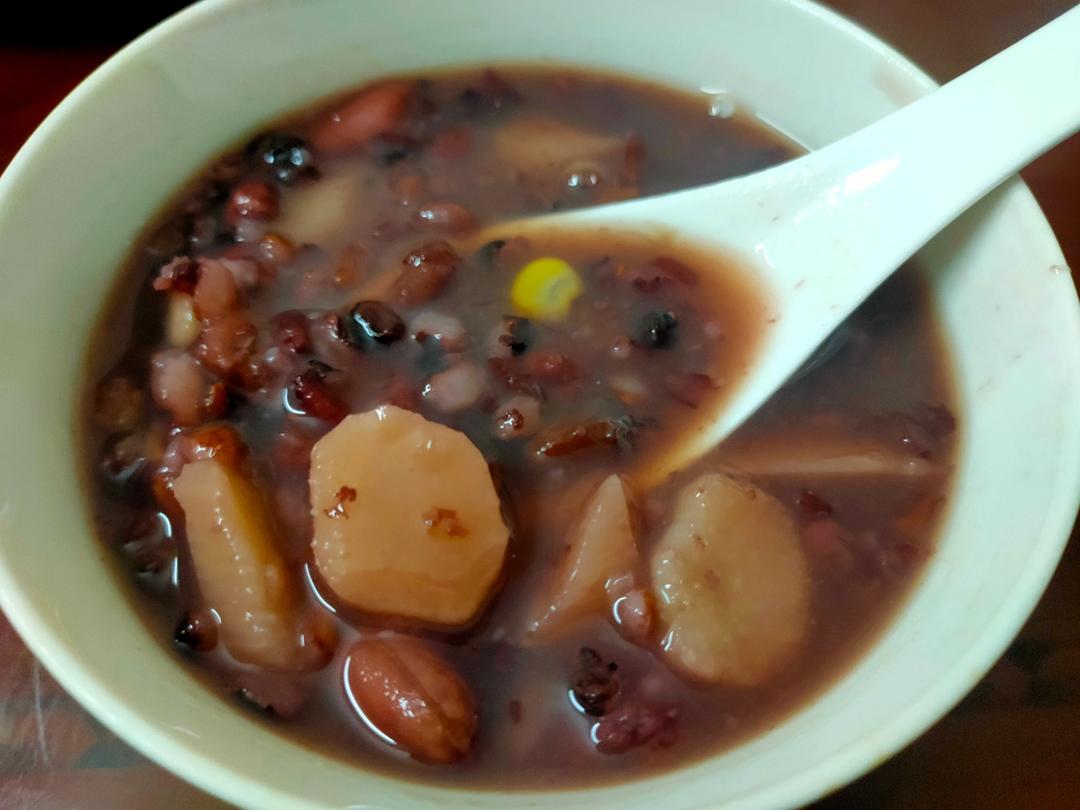 月子餐，杂粮山药粥