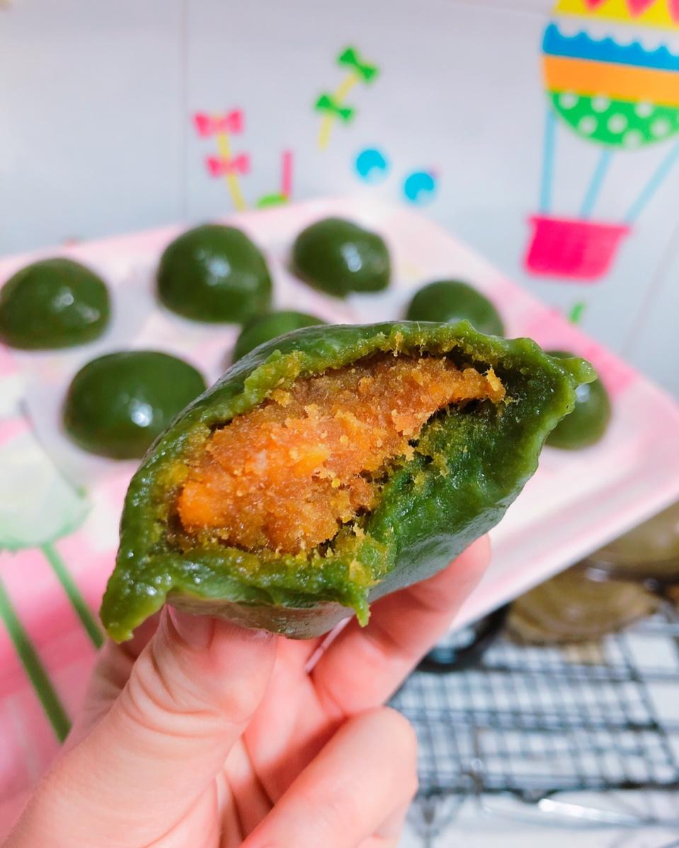 网红青团～～咸蛋黄肉松青团