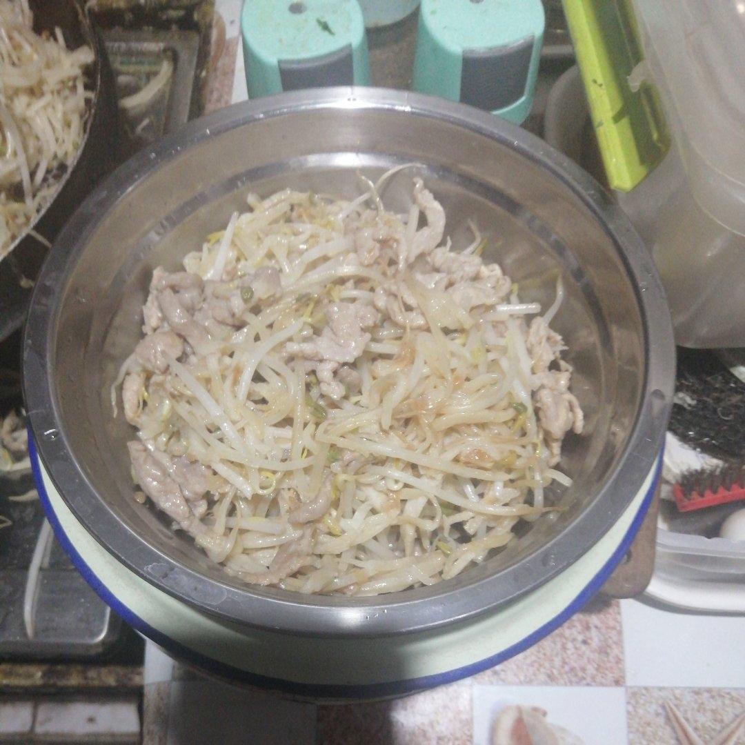 豆芽肉丝炒饼