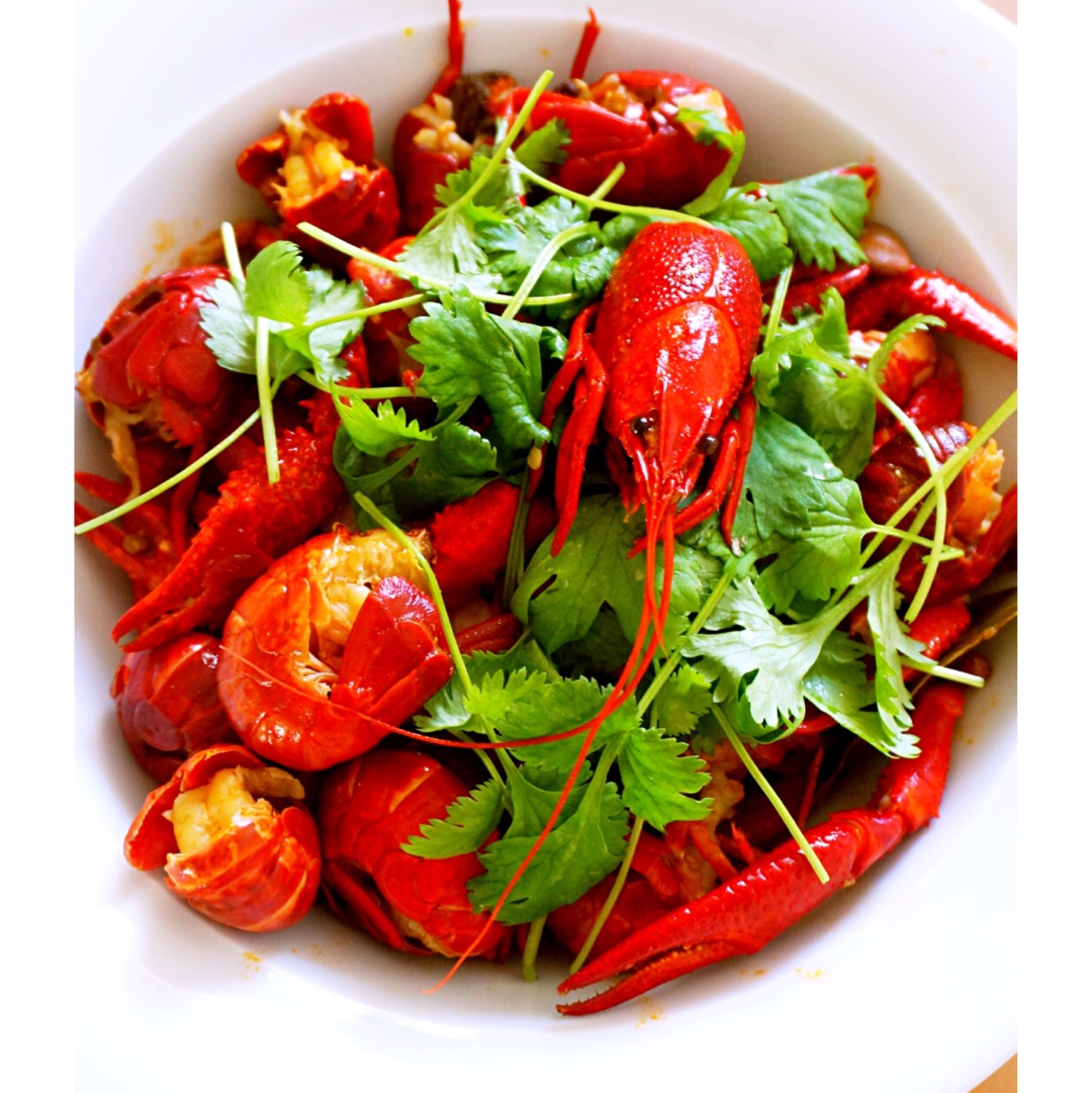 卫小圈做的吮指回味十三香啤酒小龙虾