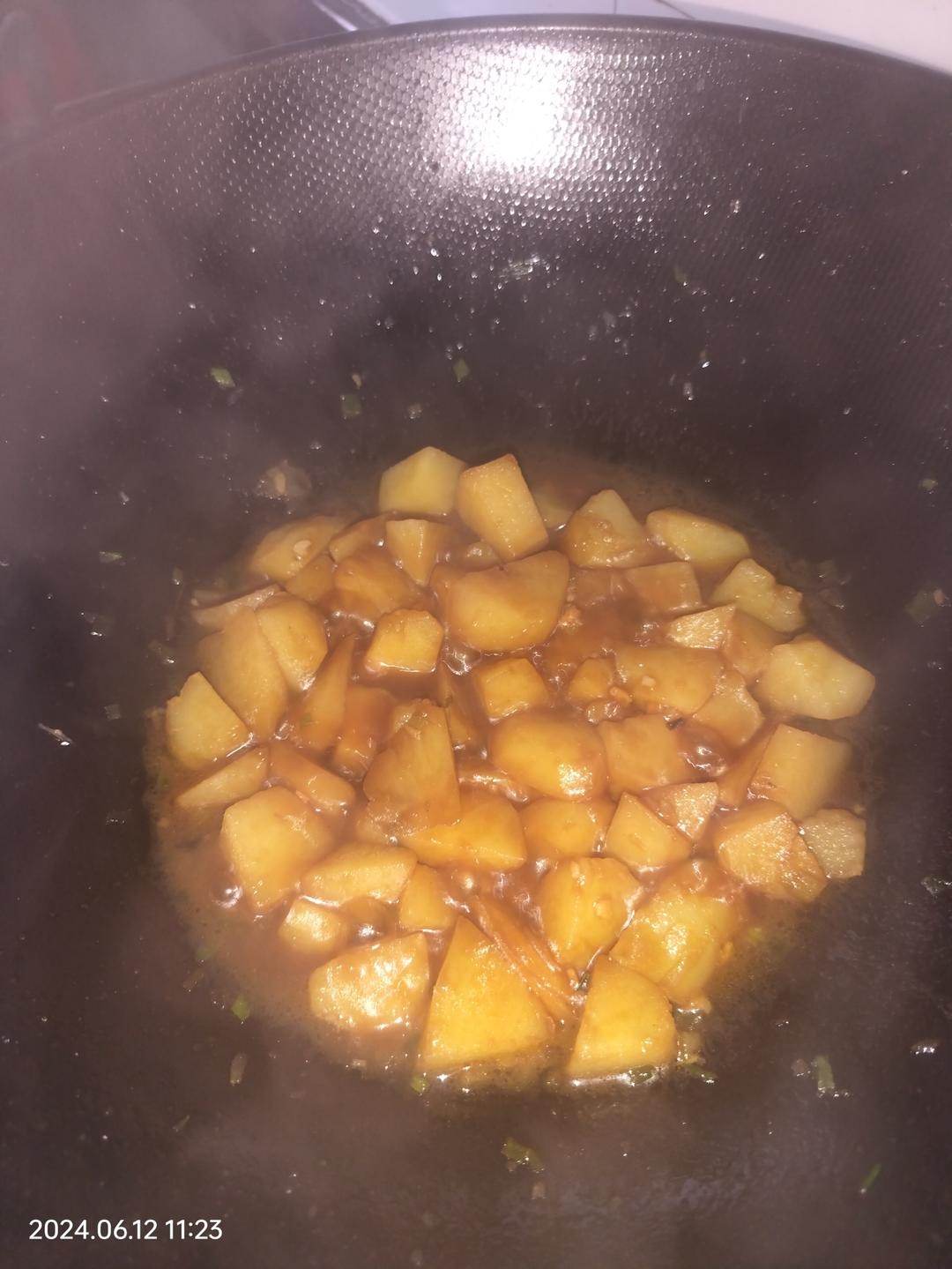 🔥巨下饭，软糯入味！比肉还好吃的红烧土豆