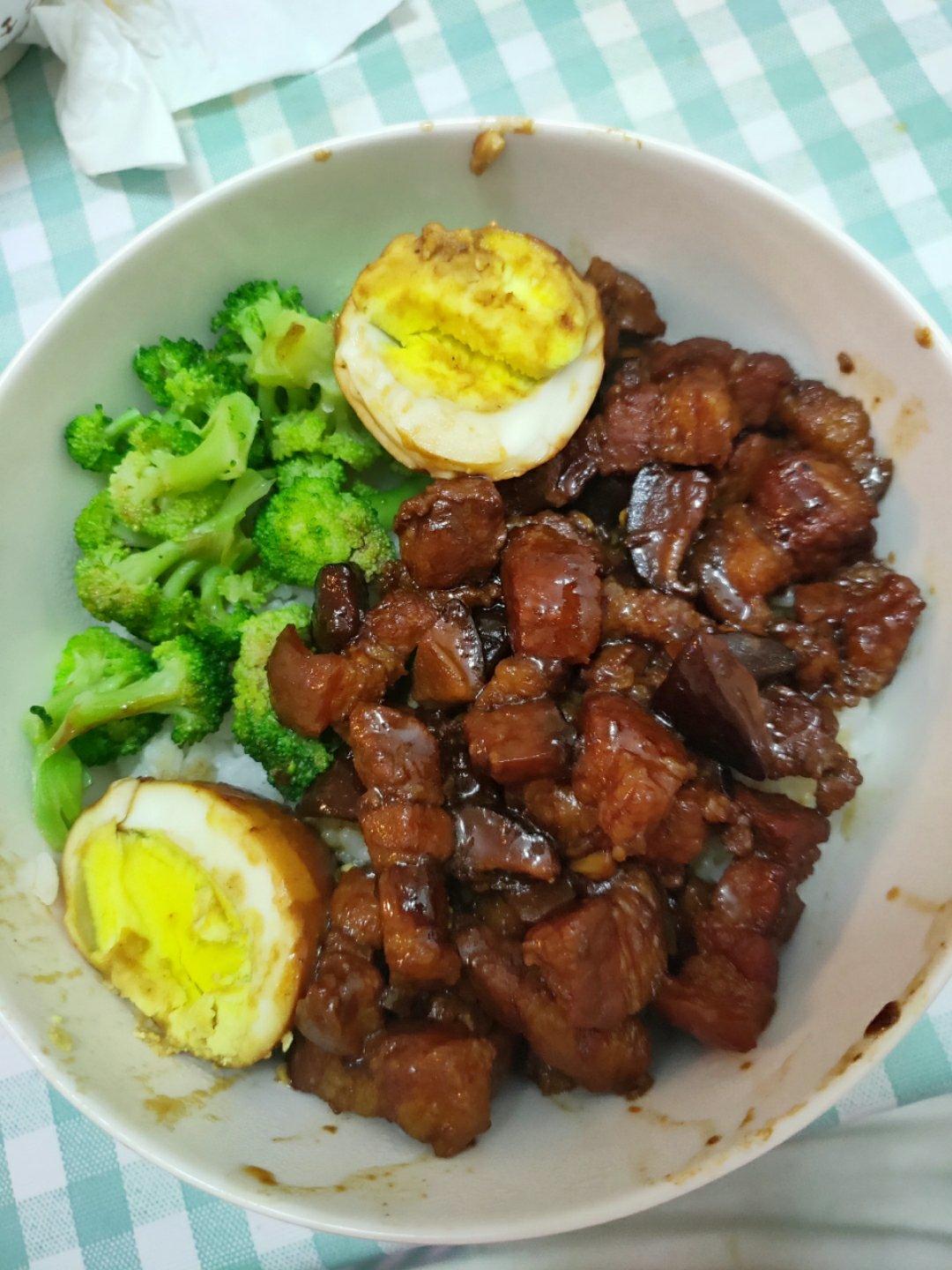 洋葱酥卤肉饭
