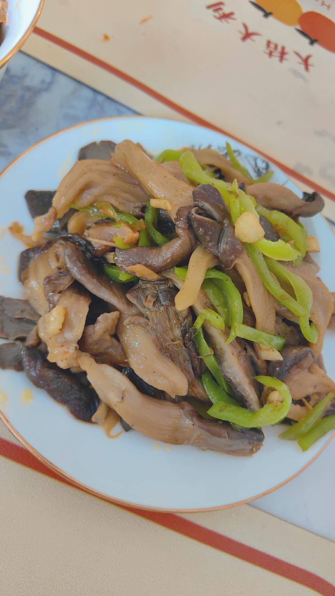 青椒炒蘑菇