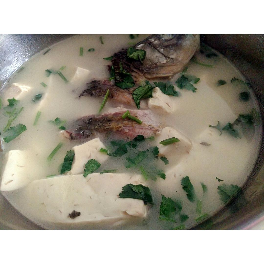 鲫鱼豆腐汤