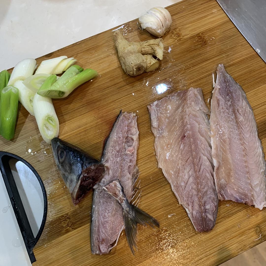 青花鱼汤 青占鱼汤 鲭鱼汤的做法步骤图 一小匙酱 下厨房