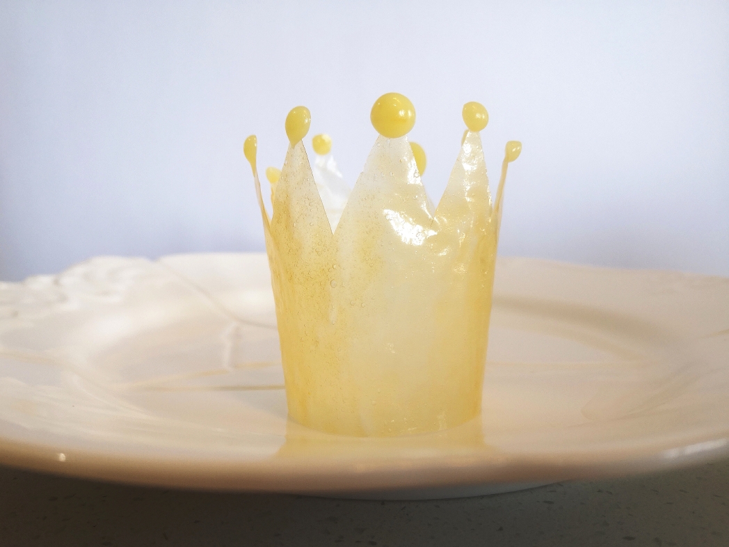 能吃的小皇冠（非艾素糖），新手关于蛋糕装饰材料的实践探索的做法