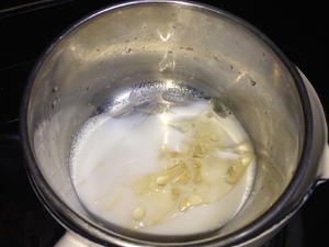 Fluff香草棉花糖—流心玫瑰牛奶慕斯的做法 步骤11
