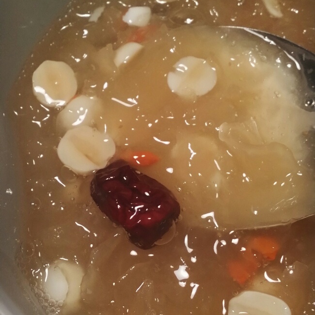 红枣银耳莲子羹