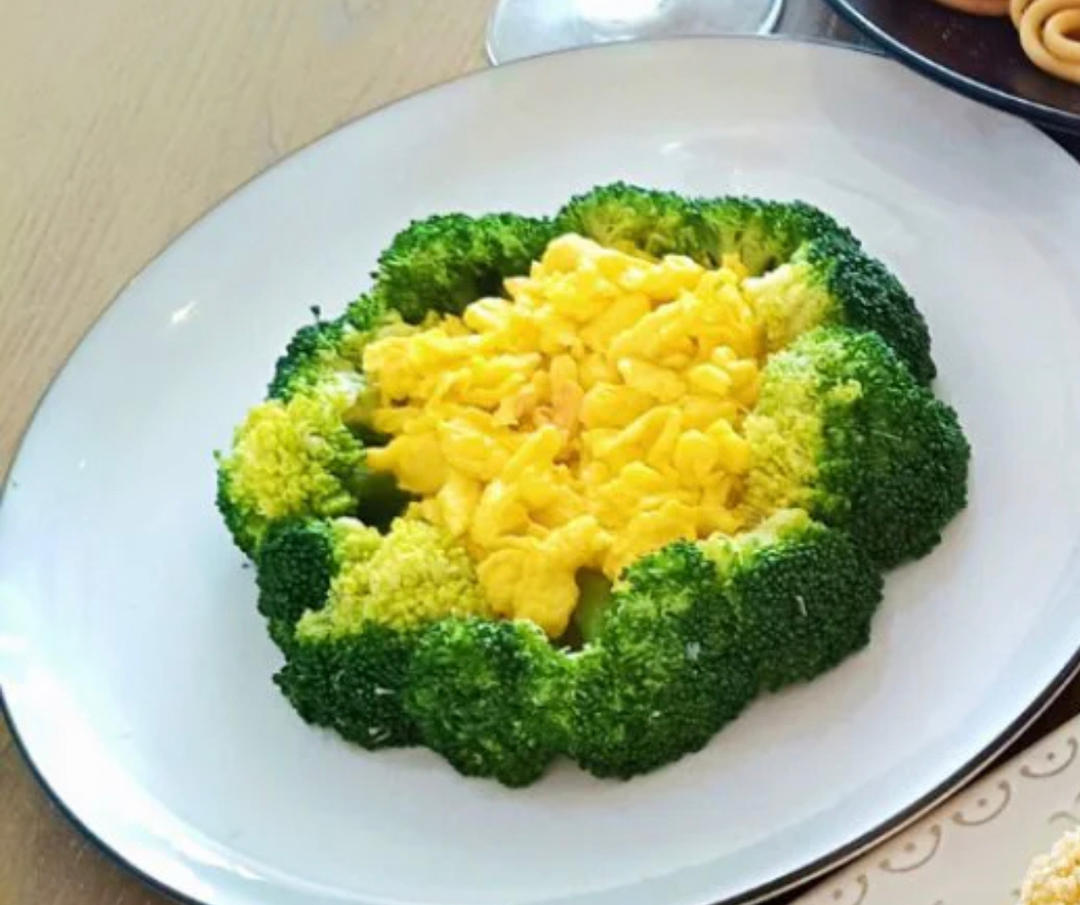 蚝油西兰花炒鸡蛋，超级棒