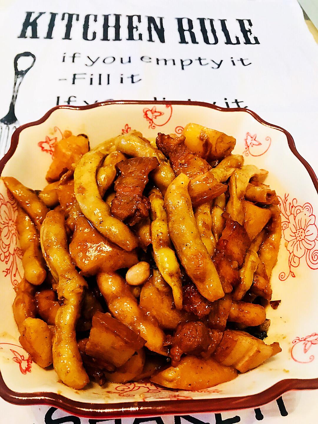 五花肉炖黄金勾豆角