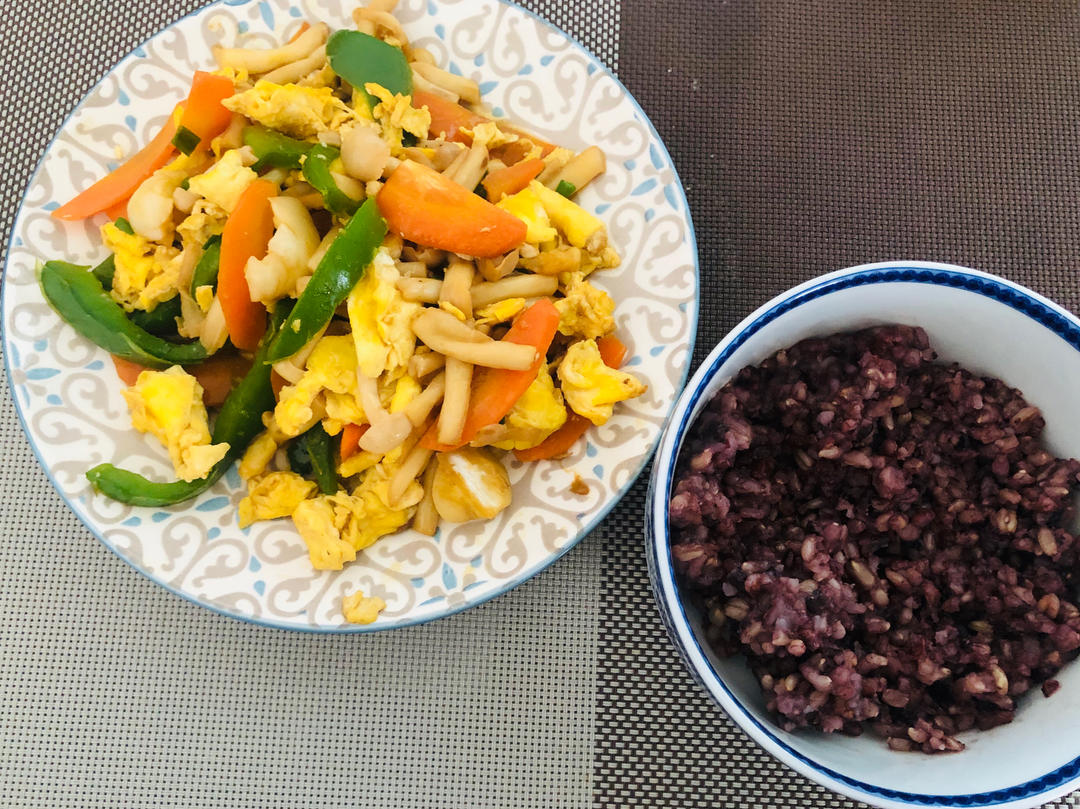 白玉菇炒鸡蛋