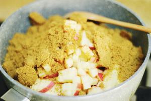 肉桂苹果磅蛋糕—小熊SJJ-A06Y2厨师机菜谱的做法 步骤2