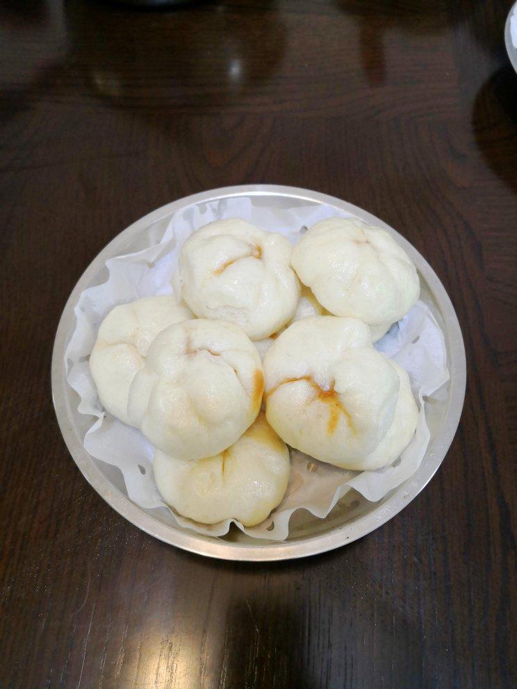 云朵般松软爆浆蜜汁叉烧包