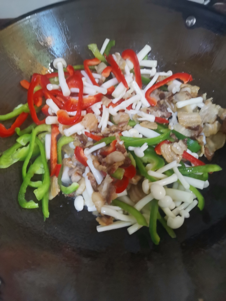 海鲜菇炒肉～下饭神器的做法 步骤5
