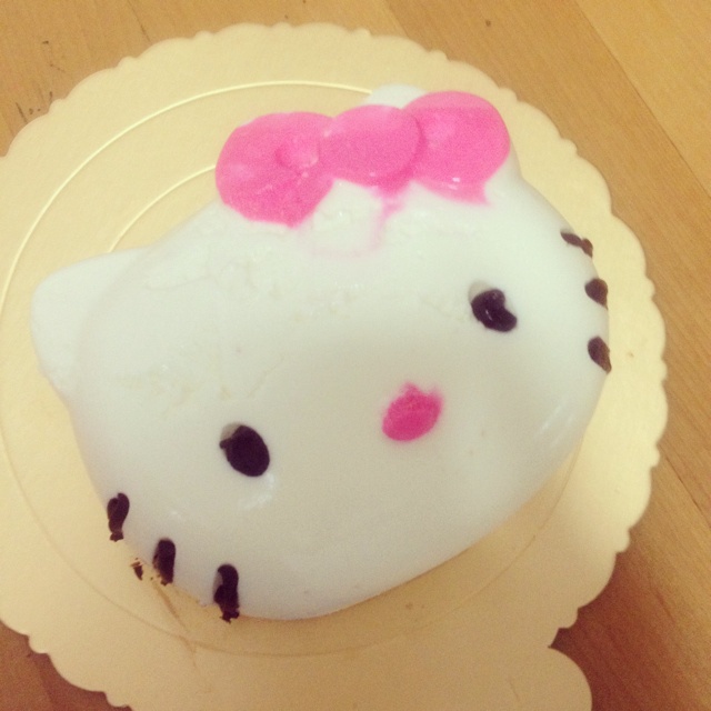 hello kitty 立体主题蛋糕——酸奶奶酪蛋糕
