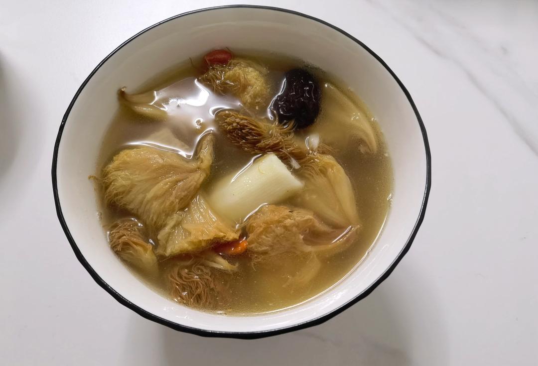 【「家庭养胃汤|猴头菇山药排骨汤图片】licy666_下厨房