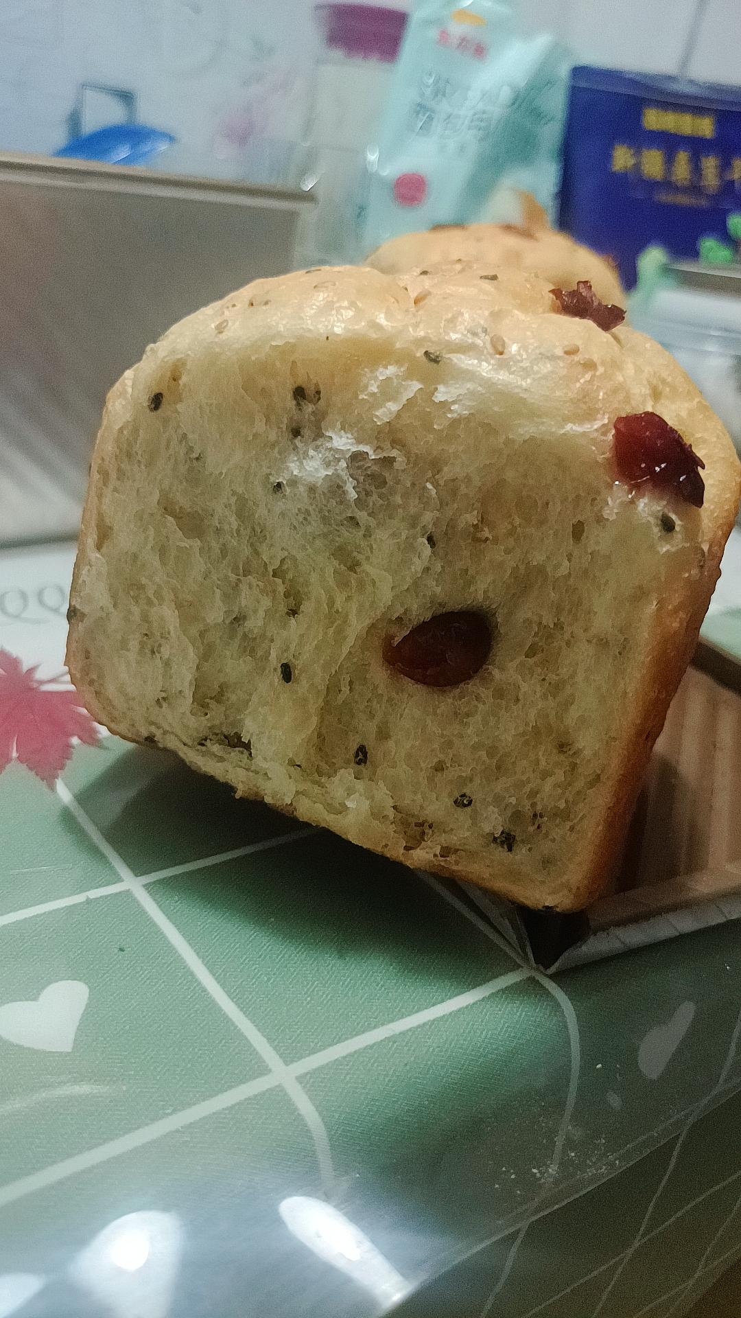🥖黑芝麻蔓越莓面包｜无油糖无需揉面🉑