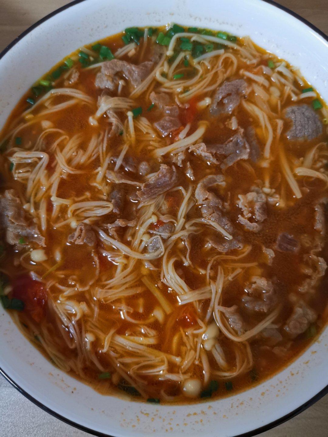 番茄金針菇肥牛煲