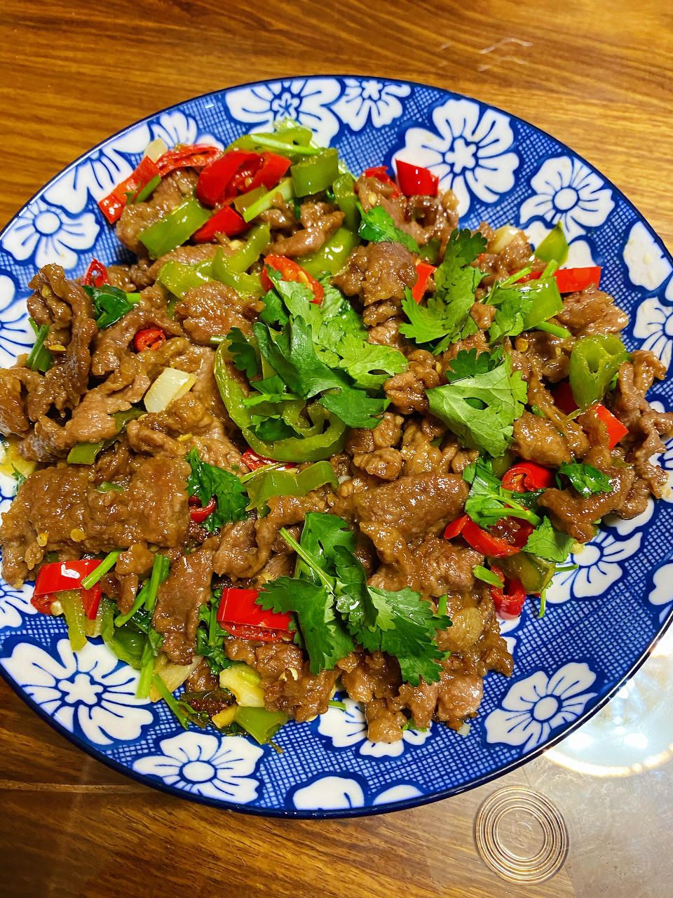 〈小炒黄牛肉〉，这个太好吃了。欣小厨 😉