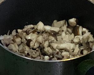 无敌下饭神器：蘑菇肉酱拌饭酱 低成本又适合新手的做法 步骤9