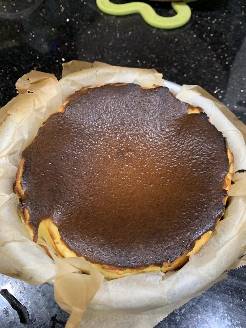 “烧伤”的奶酪蛋糕Burnt cheese cake