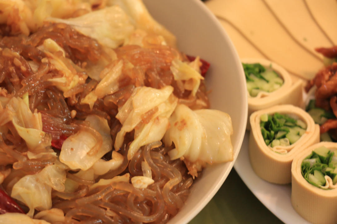 大厨教你“包菜炒粉条”不粘锅好吃的做法