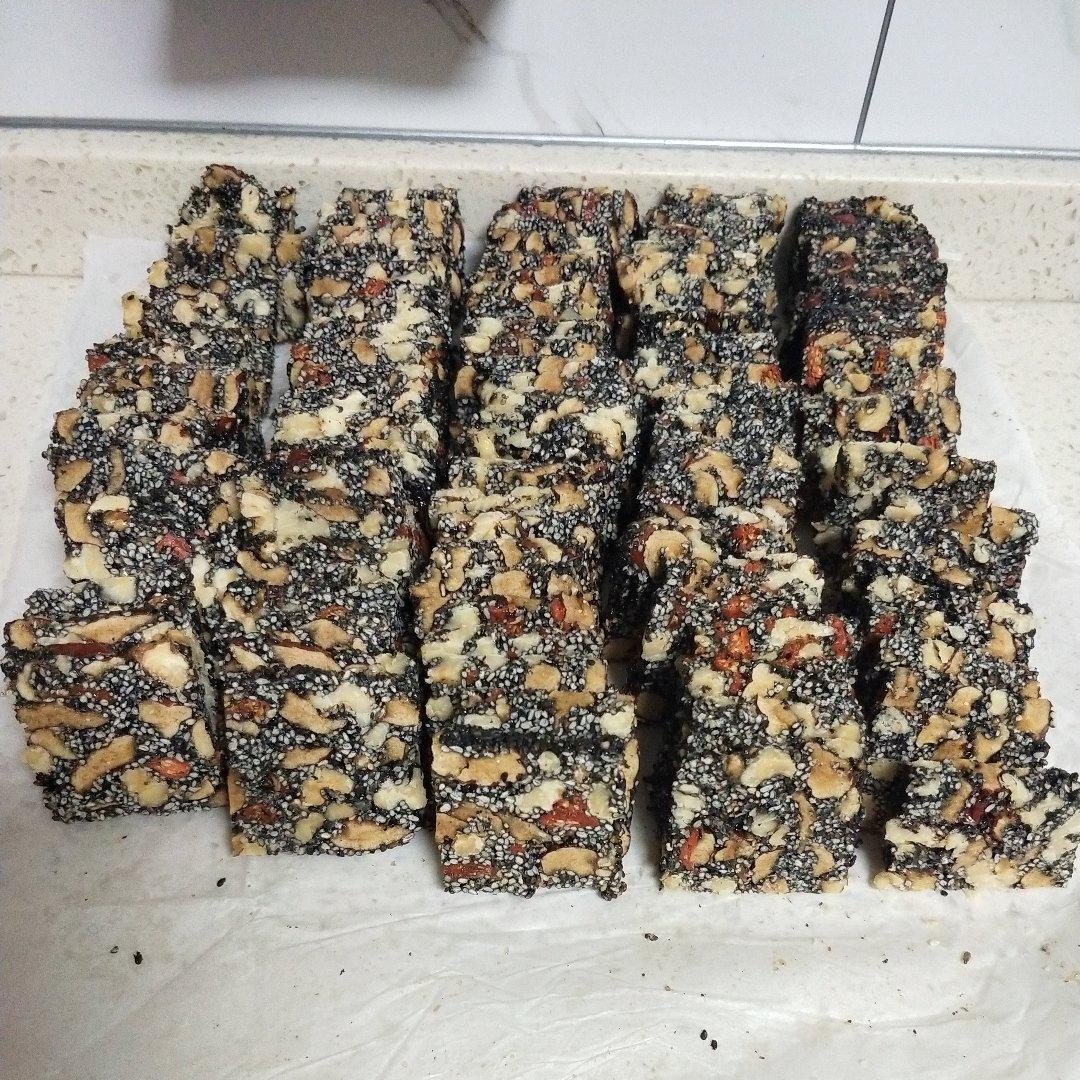 养生四物糕-红枣核桃枸杞黑芝麻