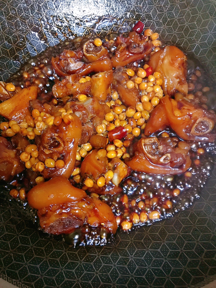 流口水的黄豆炖猪蹄     （参考黄小厨版本）的做法 步骤2