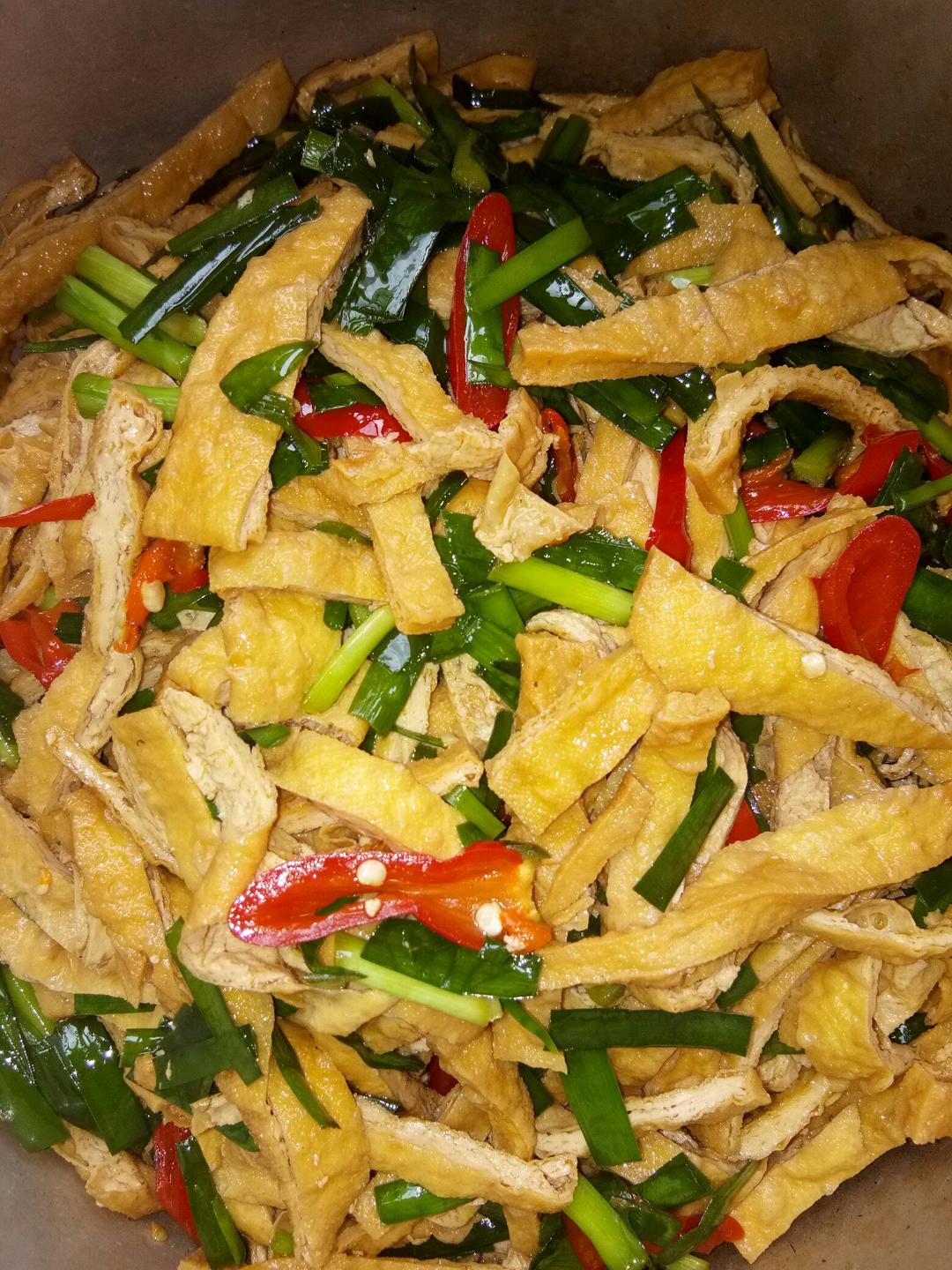 手机用户8332_oqvu做的芹蒜炒油豆腐丝