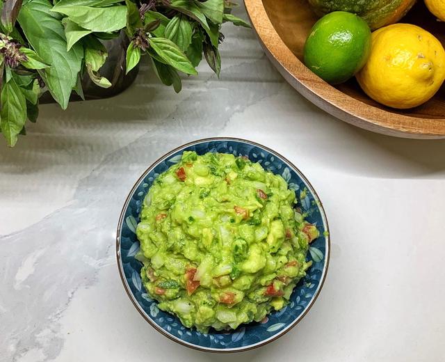 如何挑选牛油果+做正宗Guacamole鳄梨酱的做法