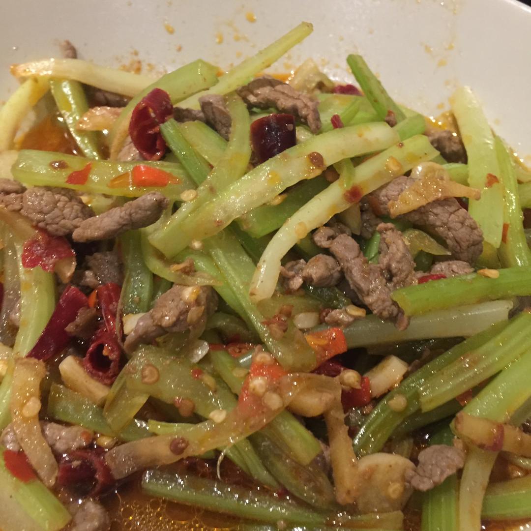 芹菜牛肉（湘菜口味哦）
