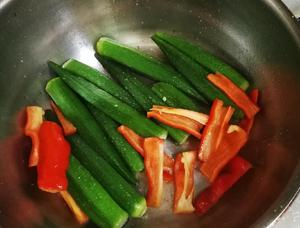 盐煎四角豆（秋葵）的做法 步骤4
