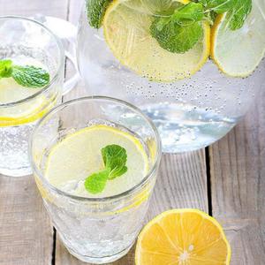 detox water 自制排毒养颜水 健康饮料 果蔬泡汁的做法 步骤6