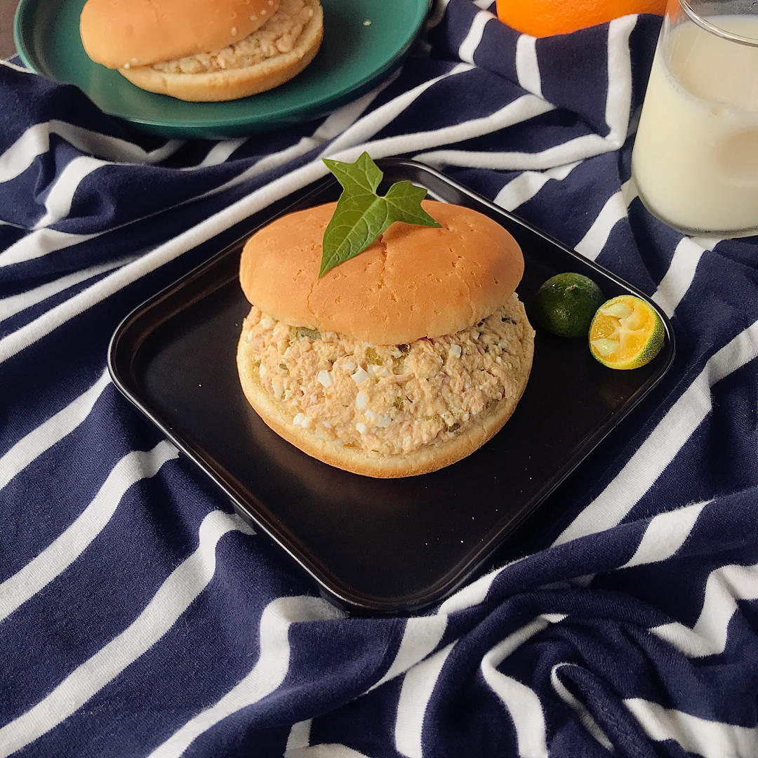 一口咬到棉花上——鸡蛋金枪鱼三明治