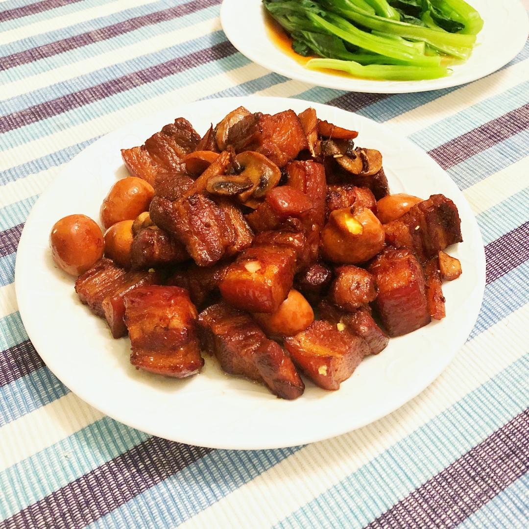 加了鹌鹑蛋后，这盘红烧肉，美味的逆天啦——鹌鹑蛋烧肉（孔瑶食谱）