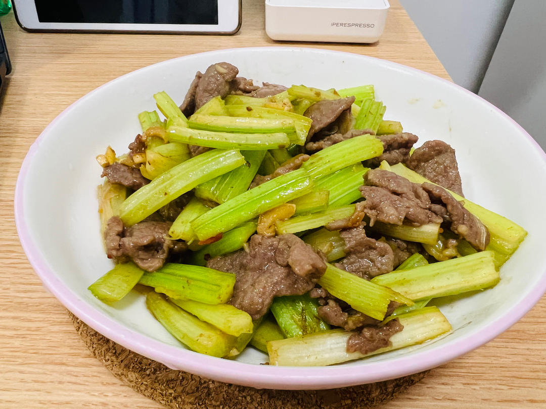 被男朋友夸到爆的芹菜牛肉