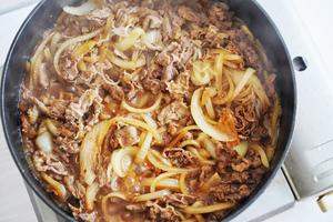 “纸”为爱下厨——浓香日式肥牛饭的做法 步骤6